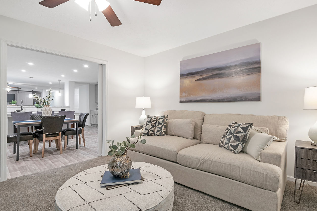 Paramount 3272H32186 Family Room 2.jpg